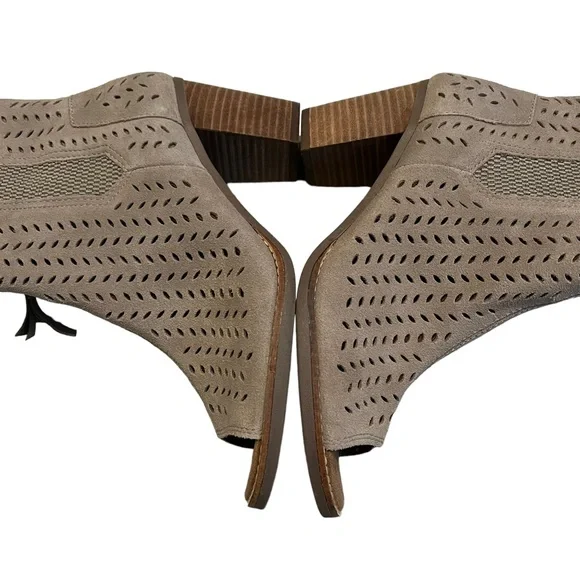 TOMS Majorca Perforated Suede Bootie, Sz 8 - Picture 11 of 14